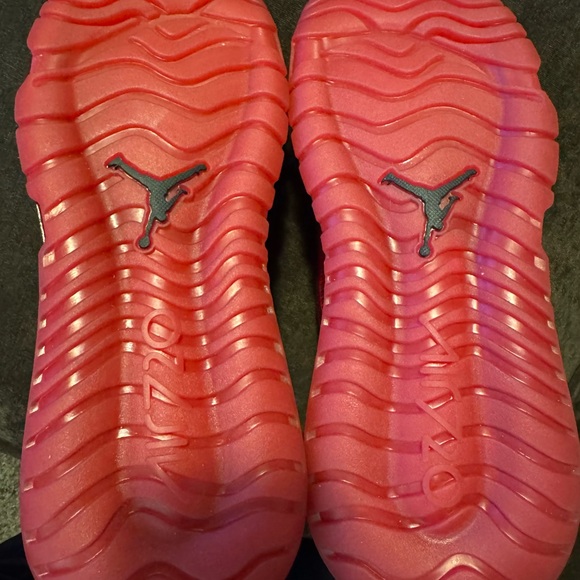 JORDAN AEROSPACE 720
GYM RED/BLACK - Picture 7 of 8